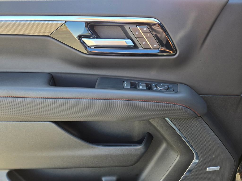 Used 2025 Chevrolet Suburban RST w/ Comfort Package AWD/4WD image 19
