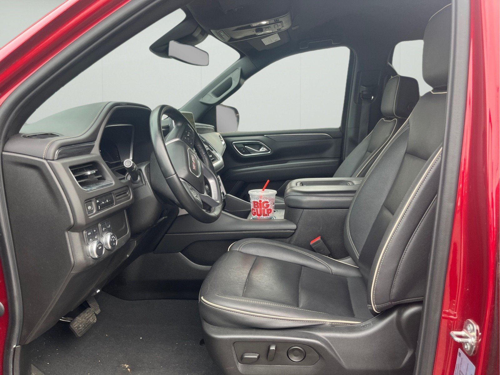 Used 2023 GMC Yukon SLT AWD/4WD image 7