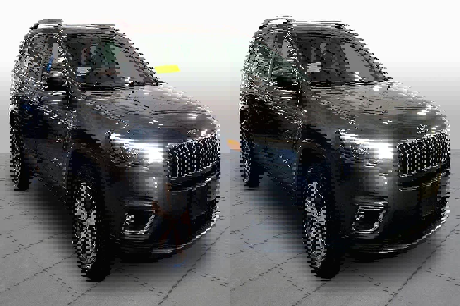 Used 2019 Jeep Cherokee Limited w/ Technology Group AWD/4WD image 3