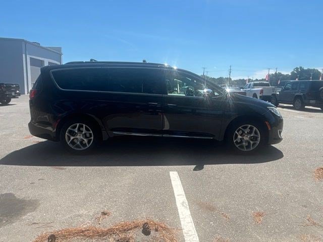 Used 2020 Chrysler Pacifica Limited FWD image 5