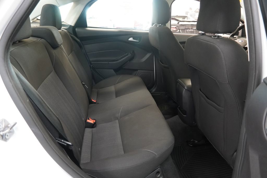 Used 2015 Ford Focus SE FWD image 28