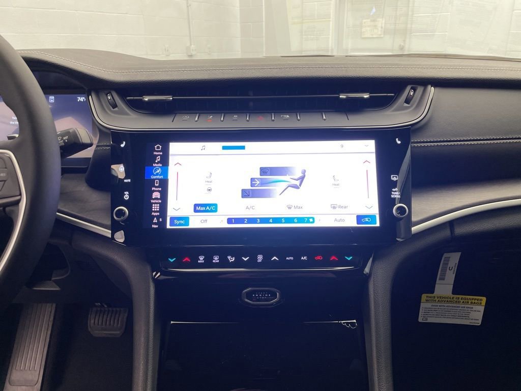 New 2026 Jeep Grand Cherokee Altitude image 10