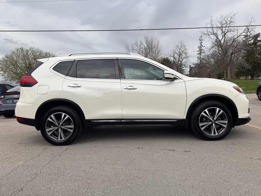 Used 2017 Nissan Rogue SL image 4
