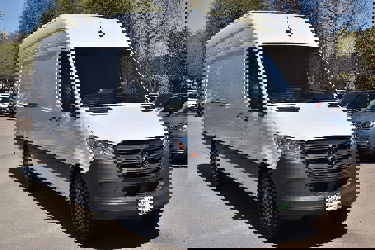 Used 2025 Mercedes-Benz Sprinter 2500 image 4