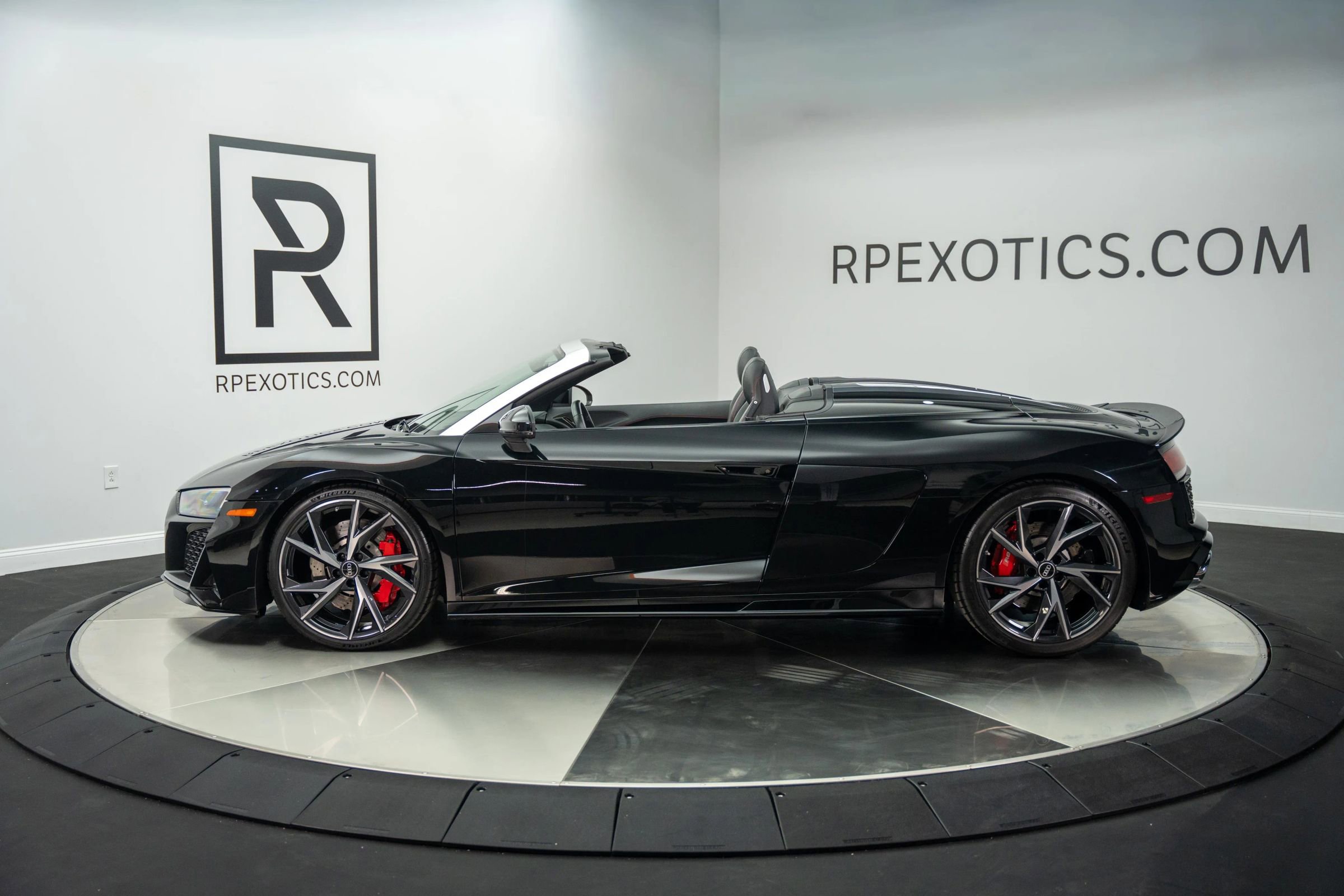 Used 2021 Audi R8 V10 w/ Premium Package image 7