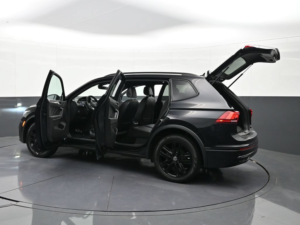 Used 2022 Volkswagen Tiguan SE R-Line FWD image 40