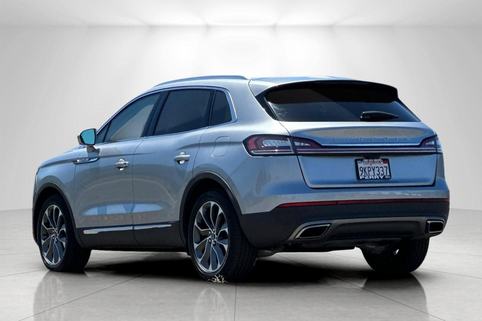 Used 2023 Lincoln Nautilus Reserve w/ Luxury Package FWD image 5