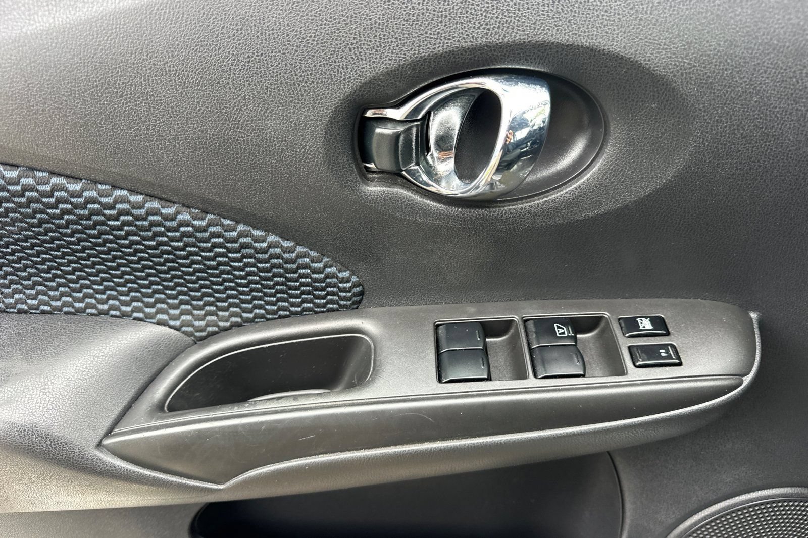 Used 2018 Nissan Versa Note SV FWD image 11