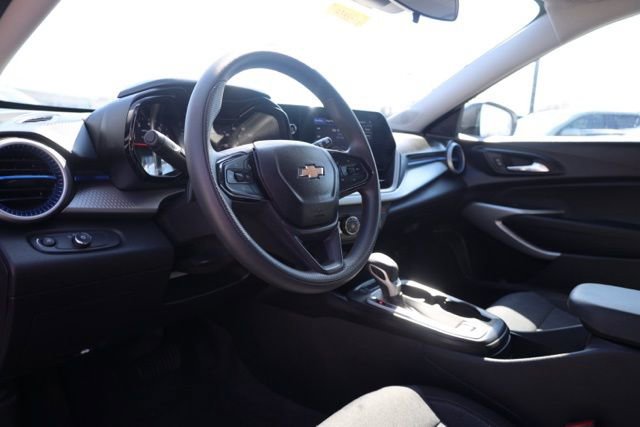 Certified 2025 Chevrolet Trax LS image 19