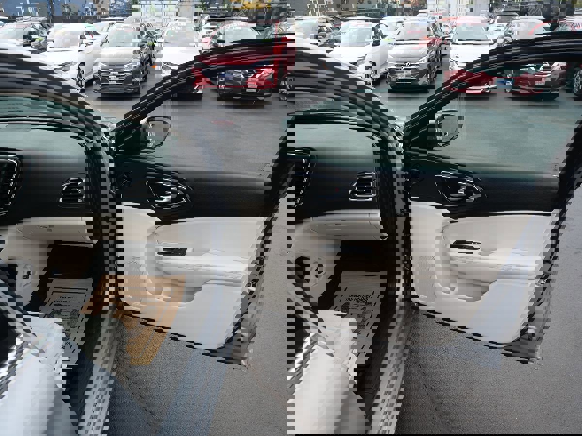 Used 2015 Chrysler 200 Limited w/ Convenience Group image 21