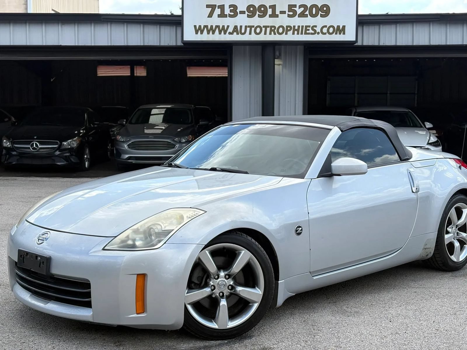 Used 2006 Nissan 350Z Touring RWD image 9