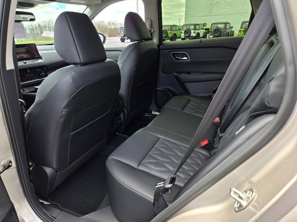 New 2026 Nissan Rogue Platinum image 5