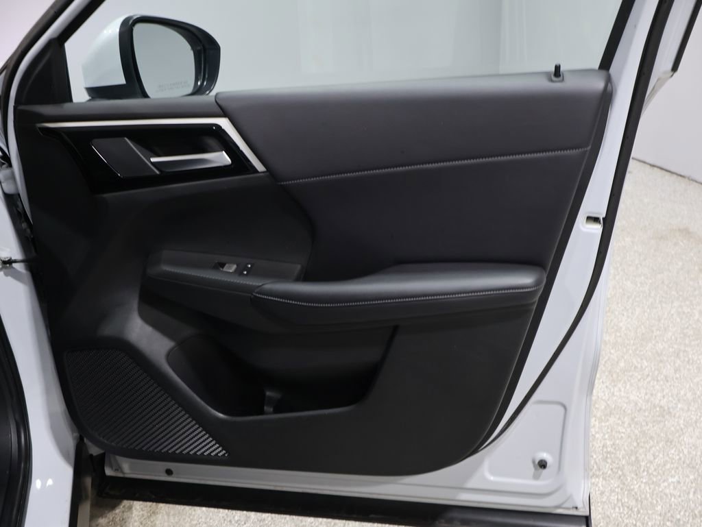 Used 2024 Mitsubishi Outlander SE image 23