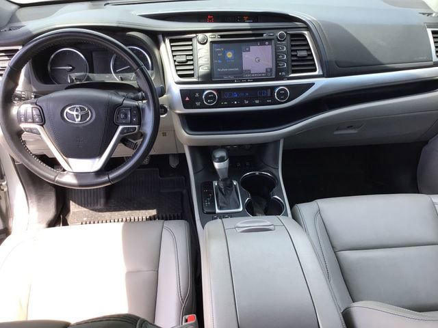 Used 2019 Toyota Highlander XLE AWD/4WD image 46
