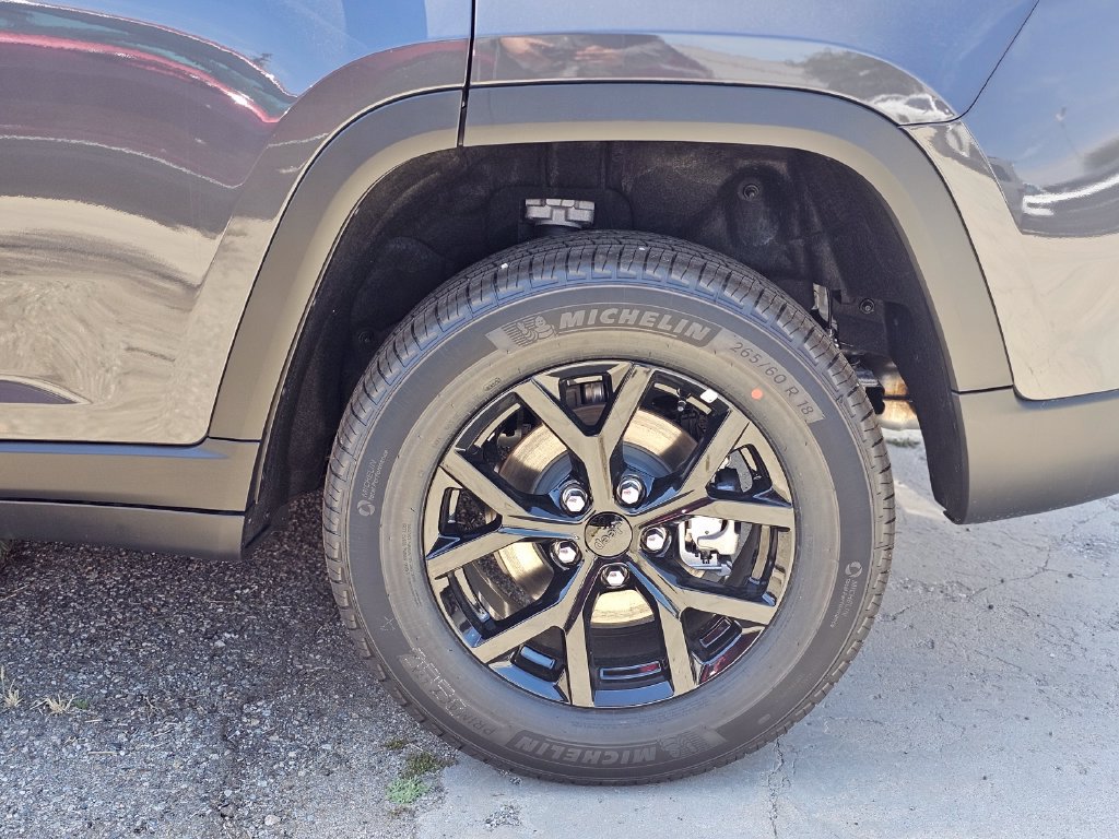 New 2026 Jeep Grand Cherokee Altitude RWD image 9