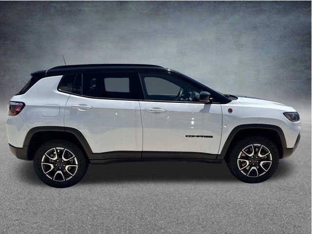 Used 2025 Jeep Compass Trailhawk AWD/4WD image 10