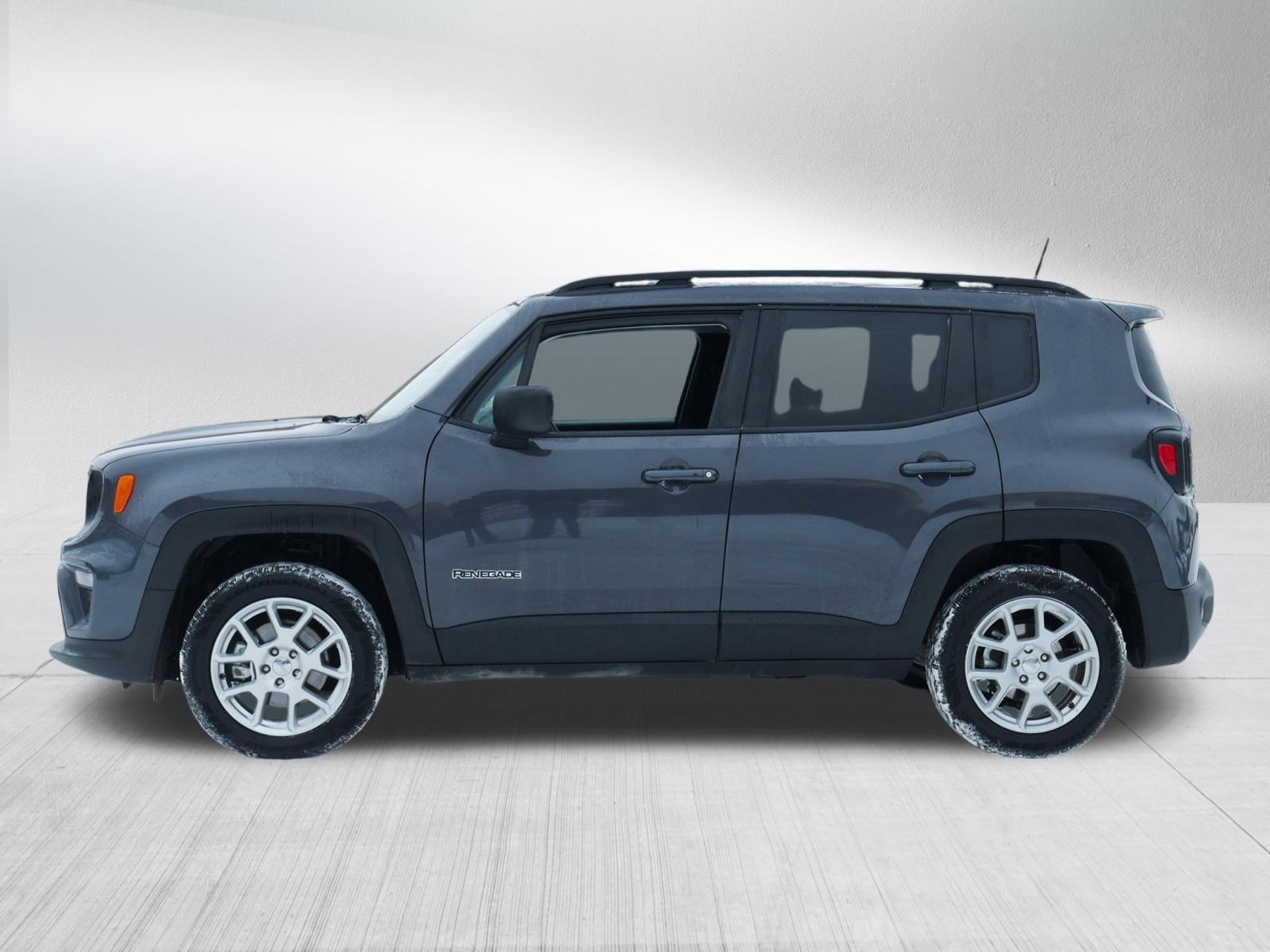 Certified 2022 Jeep Renegade Latitude w/ Convenience Group image 4