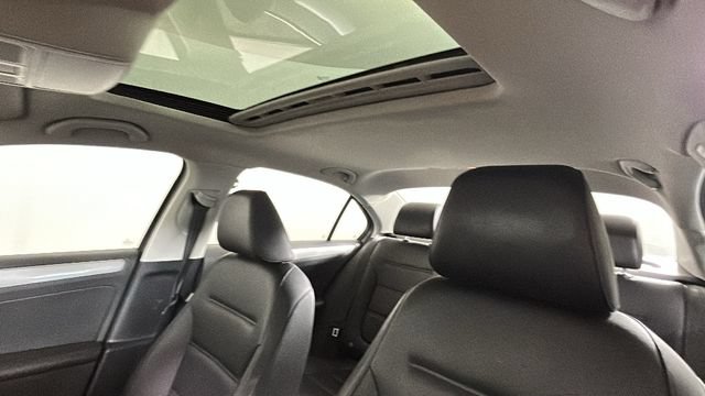 Used 2017 Volkswagen Jetta SE FWD image 12
