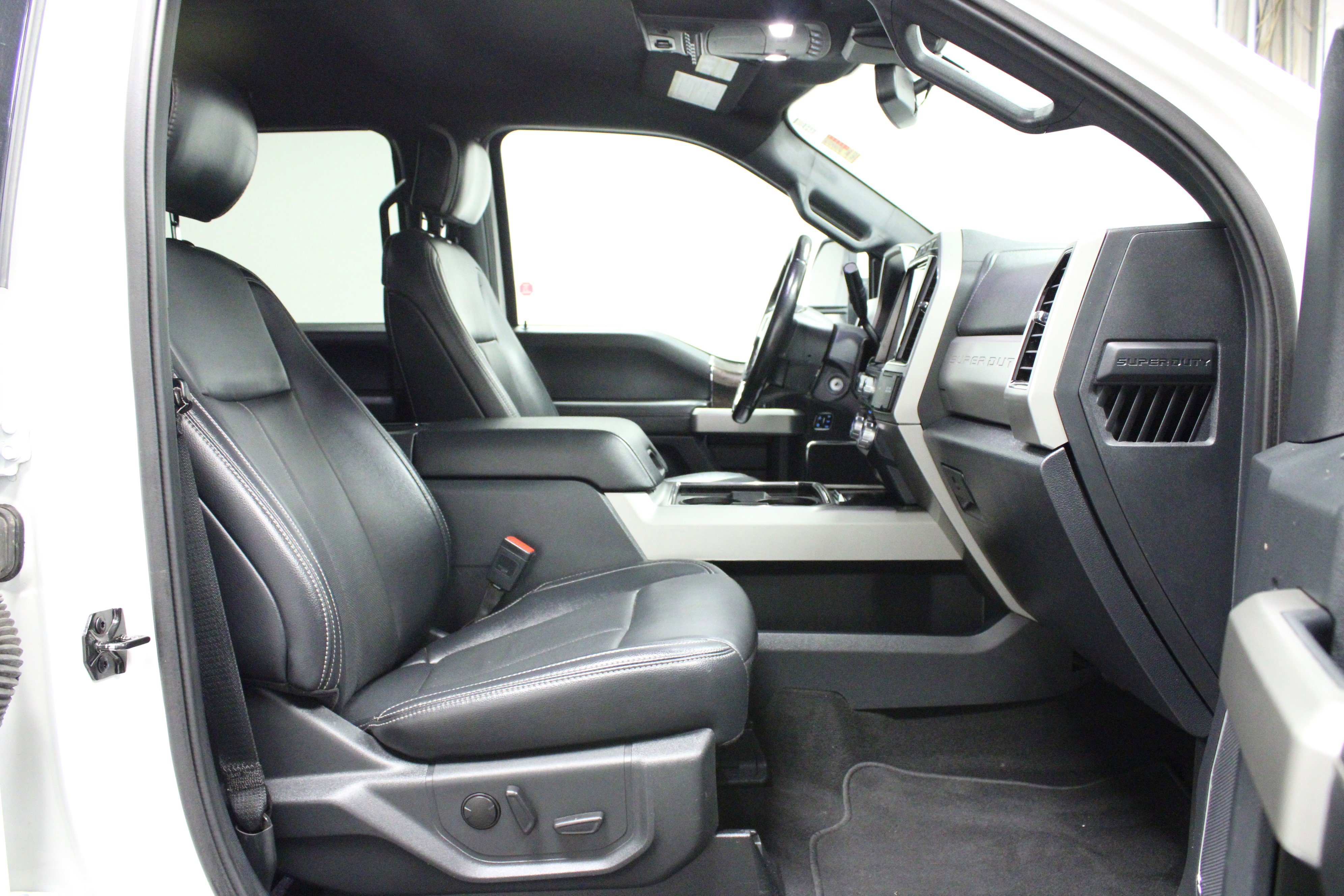 Used 2022 Ford F350 Lariat image 15