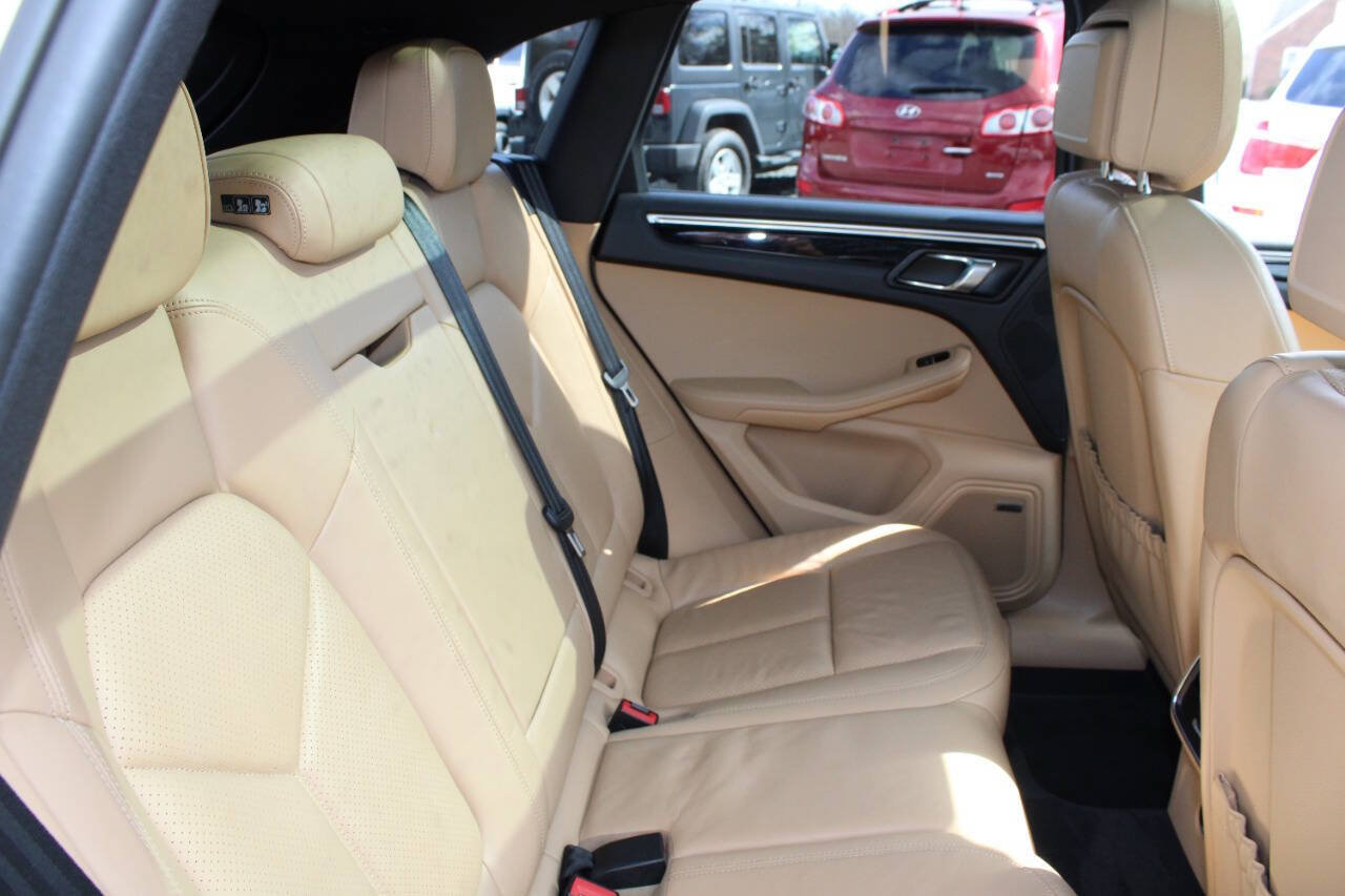 Used 2017 Porsche Macan AWD/4WD image 19