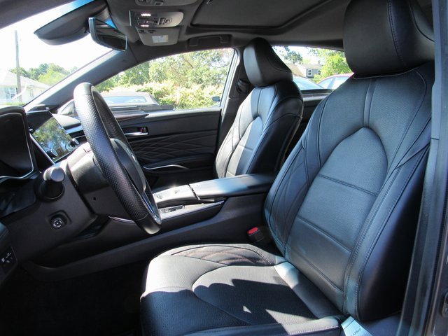 Used 2022 Toyota Avalon Limited image 10