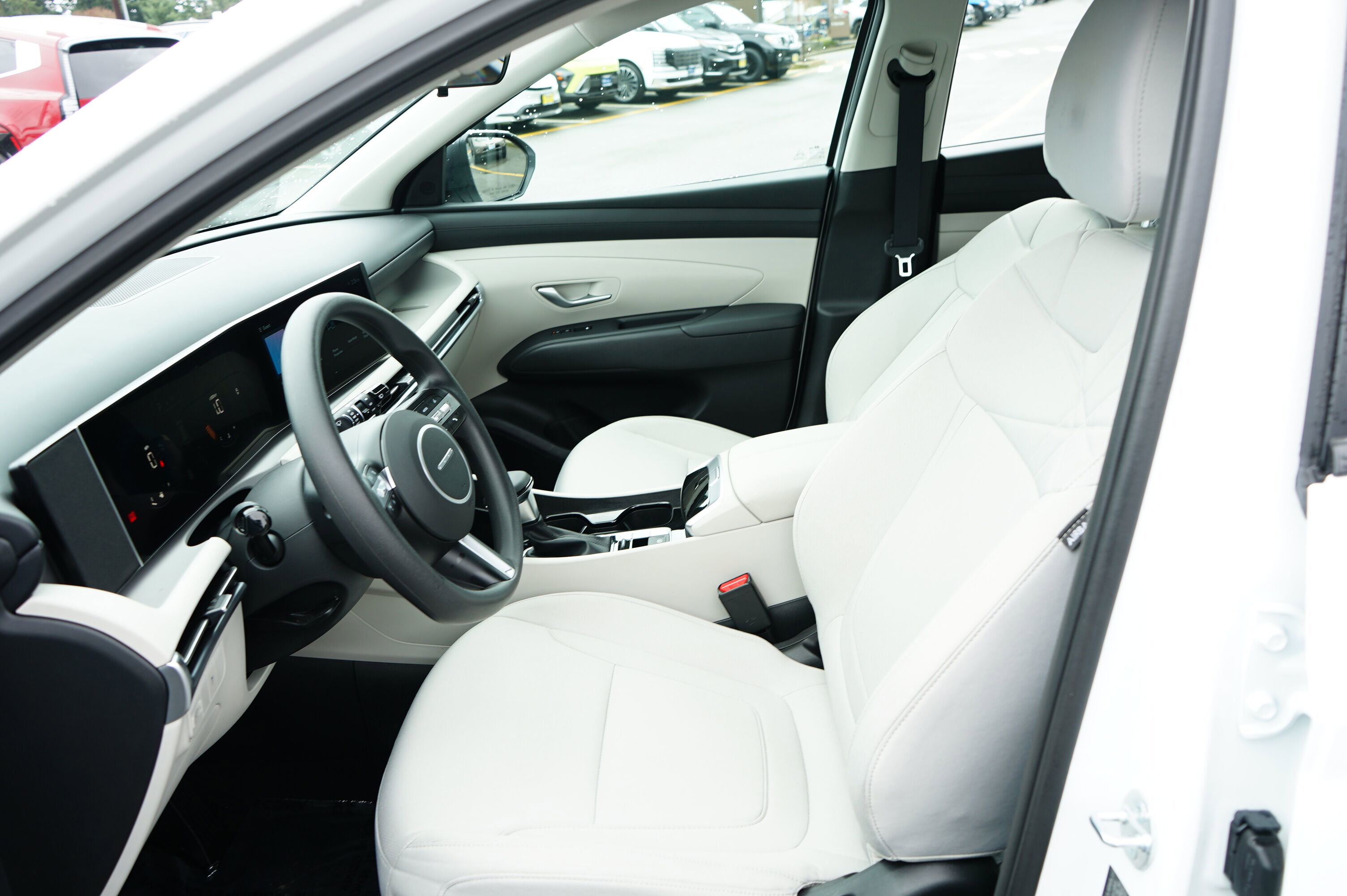 Used 2025 Hyundai Tucson SE image 13