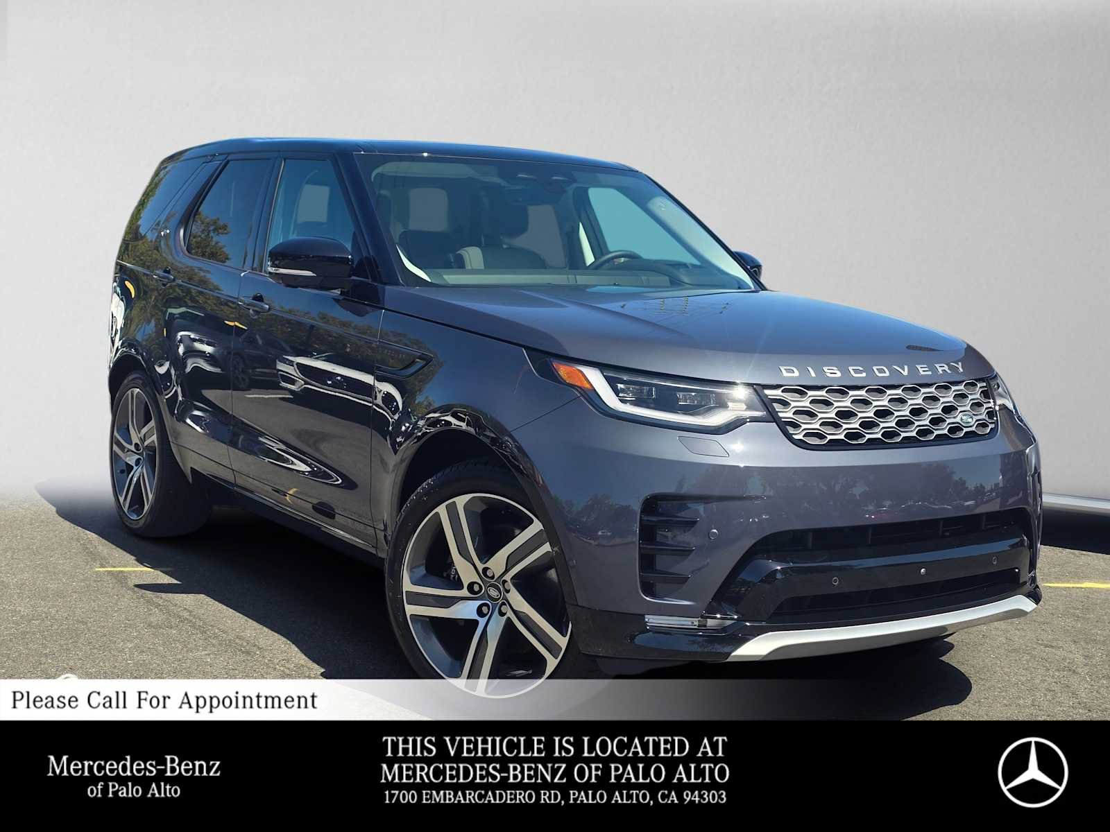 Used 2025 Land Rover Discovery Metropolitan Edition AWD/4WD image 1