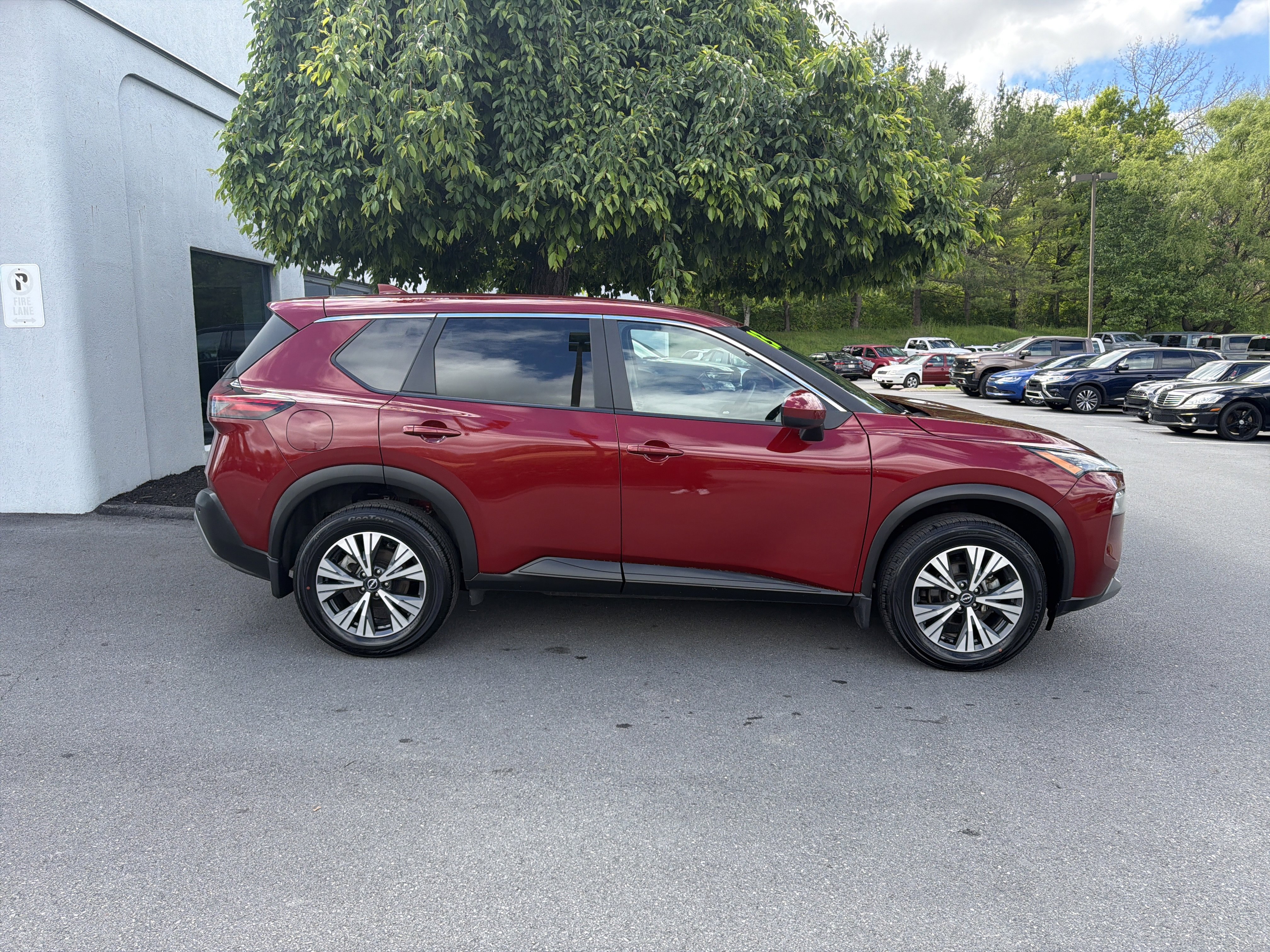 Used 2023 Nissan Rogue SV AWD/4WD image 2