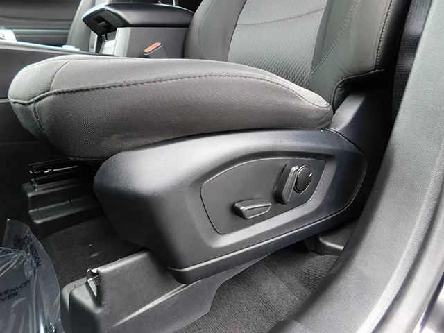 Used 2023 Ford Explorer XLT image 18