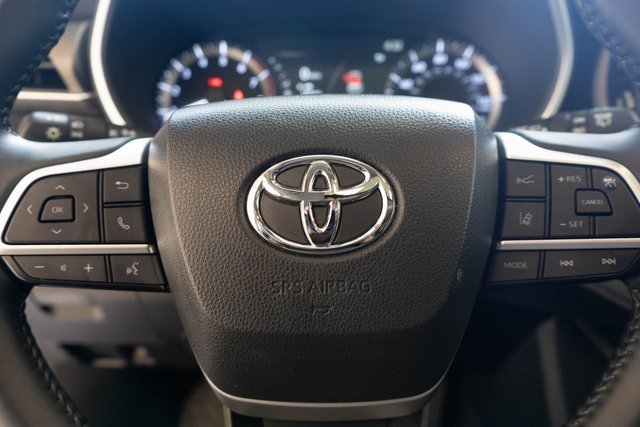Used 2023 Toyota Highlander XLE image 21