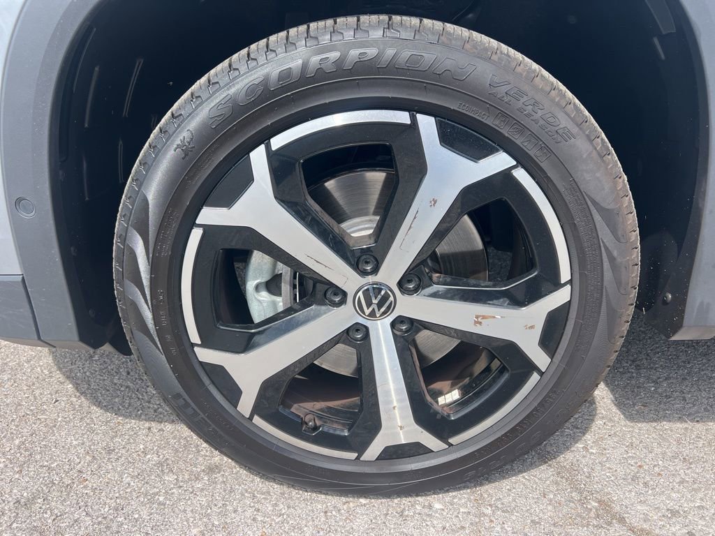 Used 2025 Volkswagen Tiguan SE AWD/4WD image 7