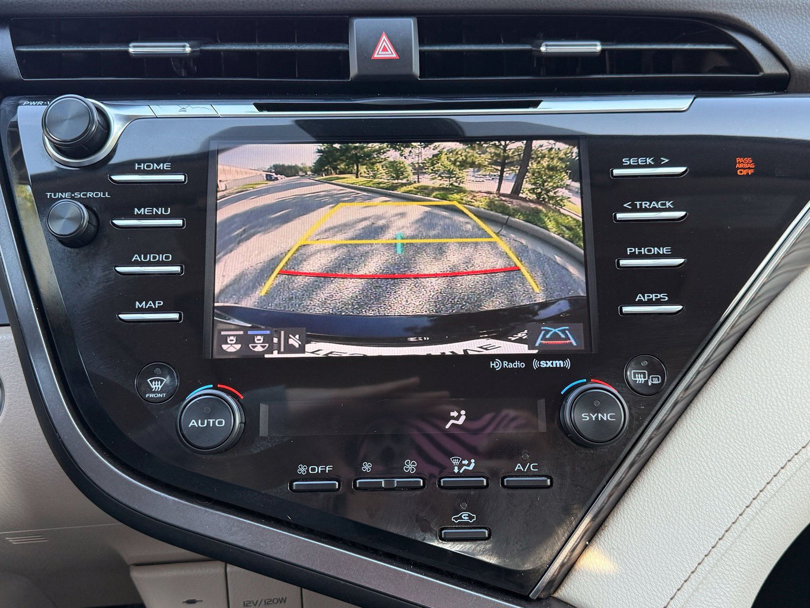 Used 2019 Toyota Camry XLE w/ Carpet Mat Package FWD image 29