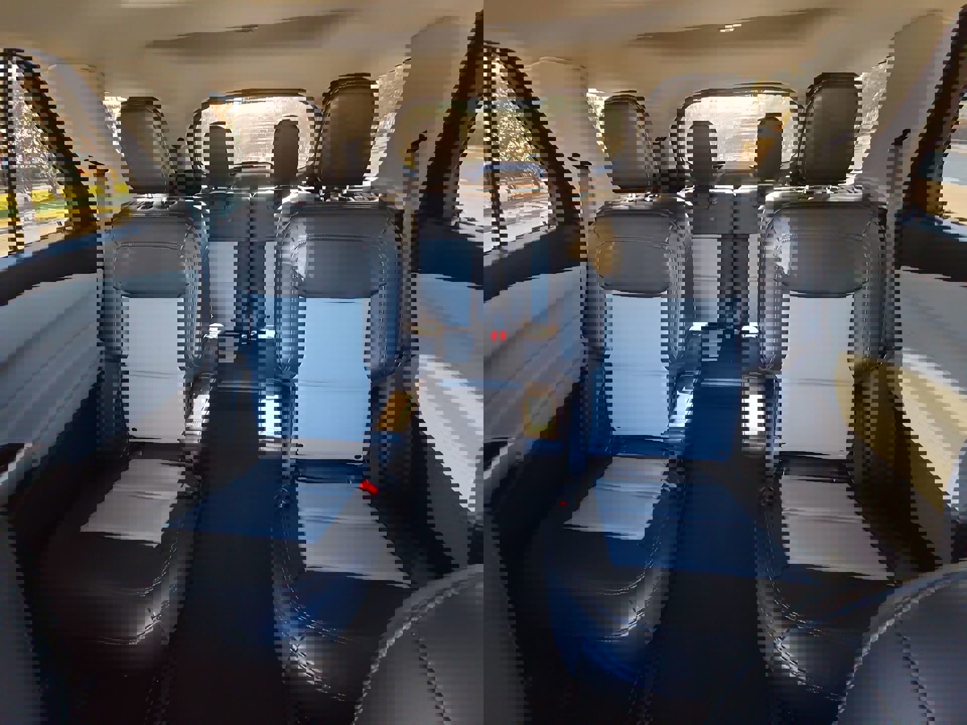 Used 2022 Ford Explorer XLT w/ Equipment Group 202A image 22