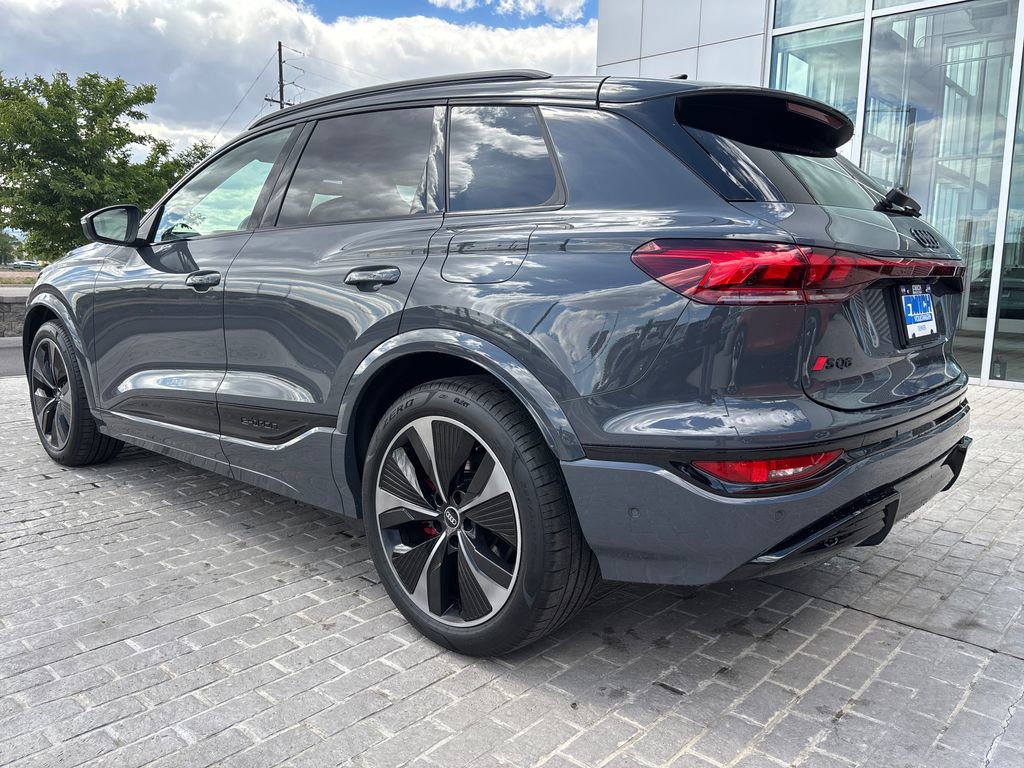 Used 2025 Audi SQ6 e-tron Prestige AWD/4WD image 3