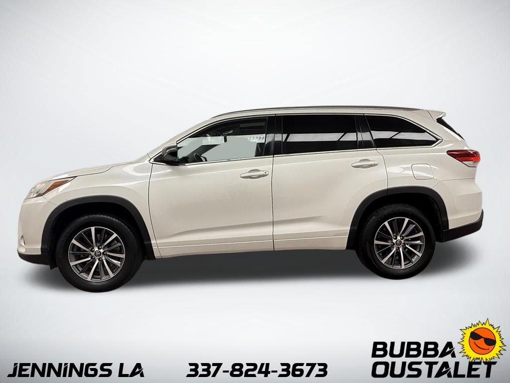 Used 2018 Toyota Highlander XLE FWD image 2