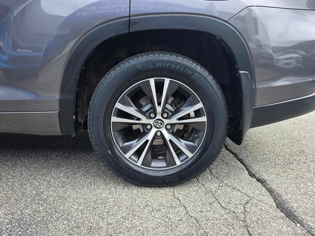 Used 2017 Toyota Highlander Plus AWD/4WD image 11
