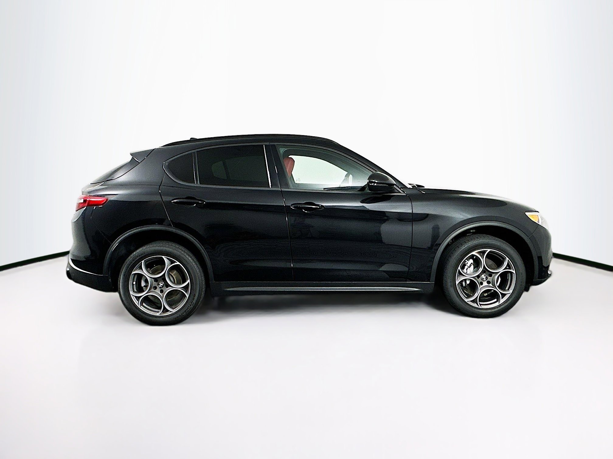 Used 2023 Alfa Romeo Stelvio Sprint RWD image 10