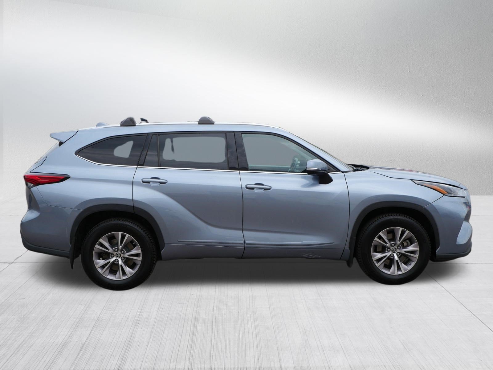 Used 2021 Toyota Highlander XLE AWD/4WD image 8