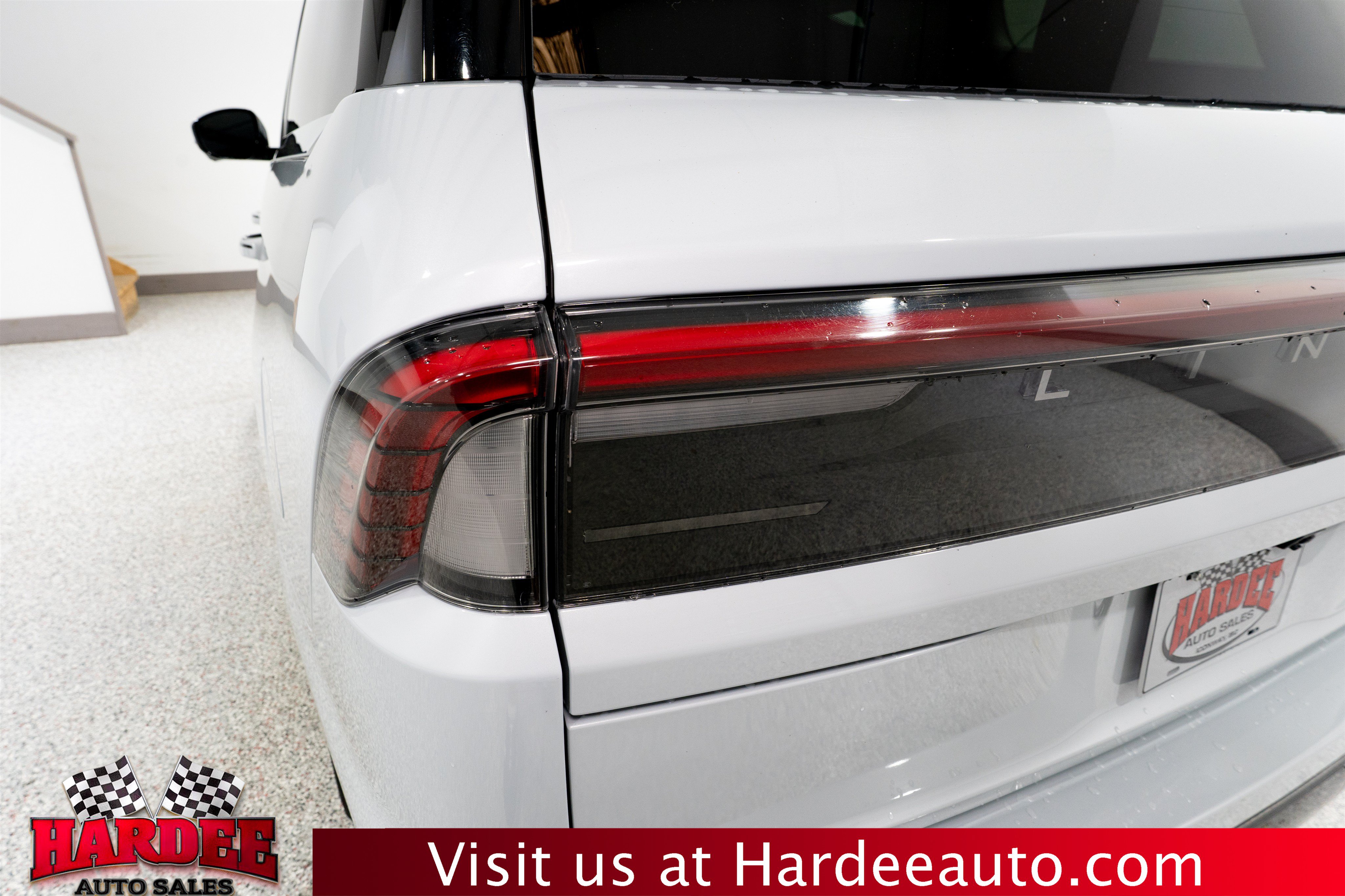 Used 2025 Lincoln Navigator Reserve AWD/4WD image 9
