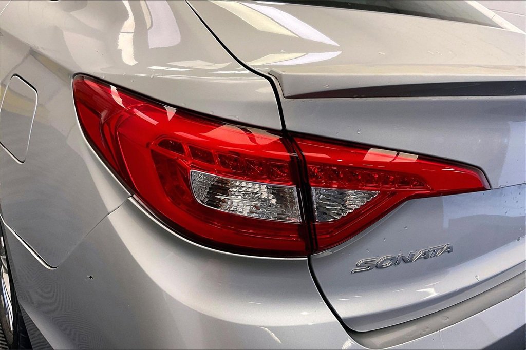 Used 2015 Hyundai Sonata Limited w/ Option Group 06 image 23