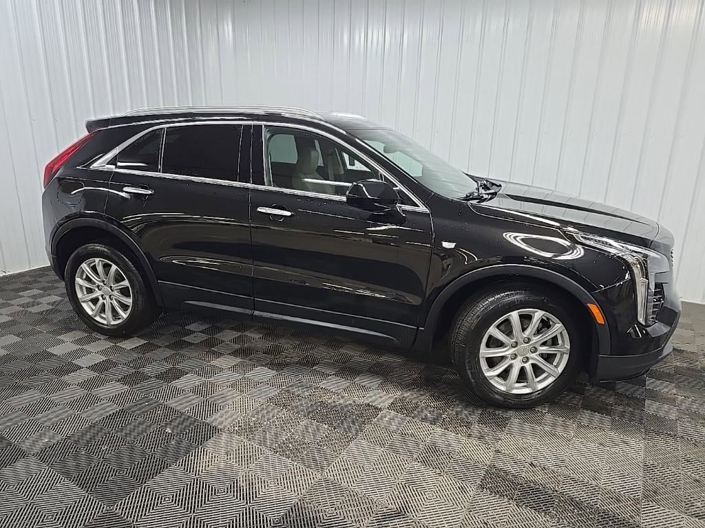Used 2023 Cadillac XT4 Luxury w/ Cold Weather Package image 1