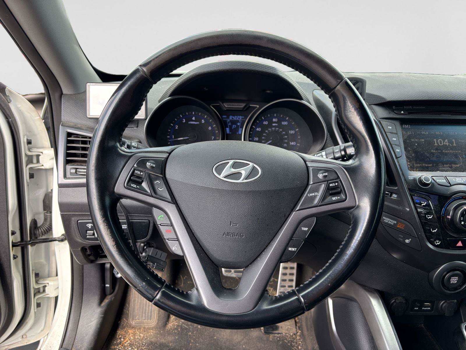 Used 2015 Hyundai Veloster Turbo FWD image 11