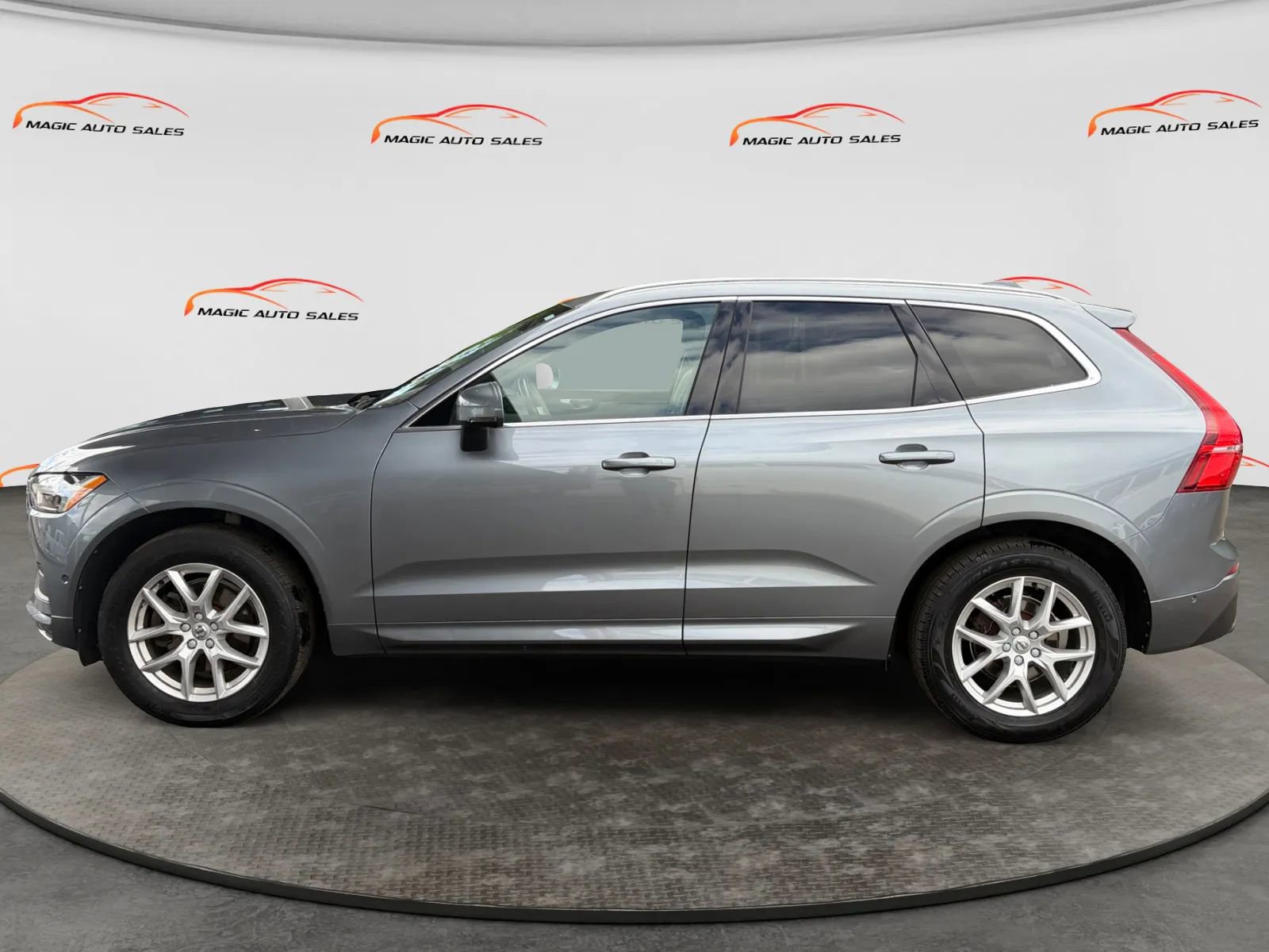 Used 2018 Volvo XC60 T5 Momentum w/ Vision Package AWD/4WD image 7
