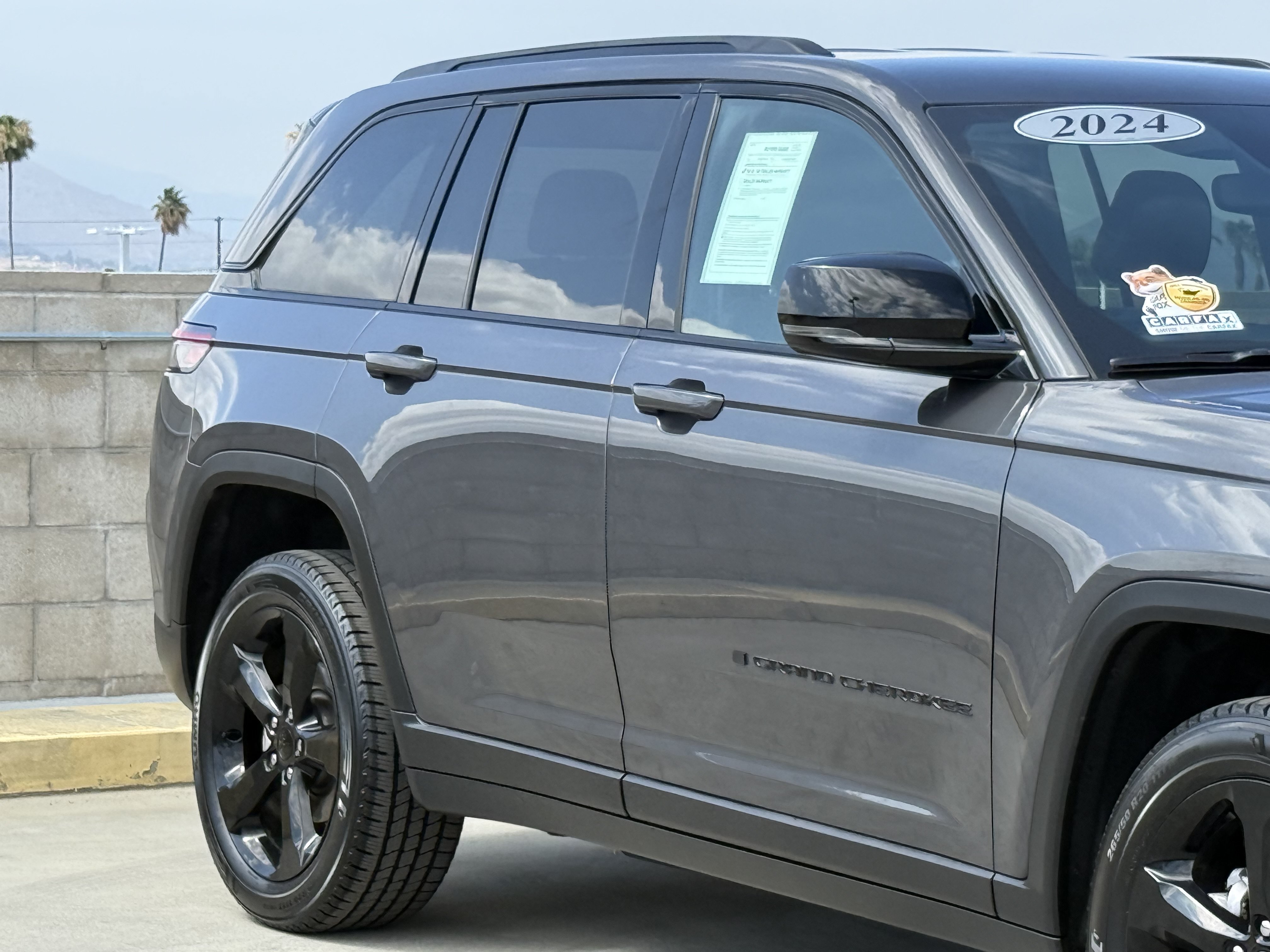 Used 2024 Jeep Grand Cherokee Limited w/ Black Appearance Package RWD image 5