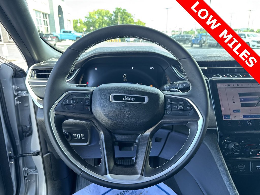 Used 2024 Jeep Grand Cherokee Limited w/ Black Appearance Package image 20