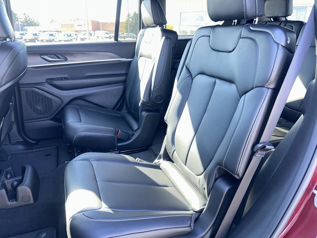 New 2025 Jeep Grand Cherokee L Limited w/ Black Appearance Package image 17