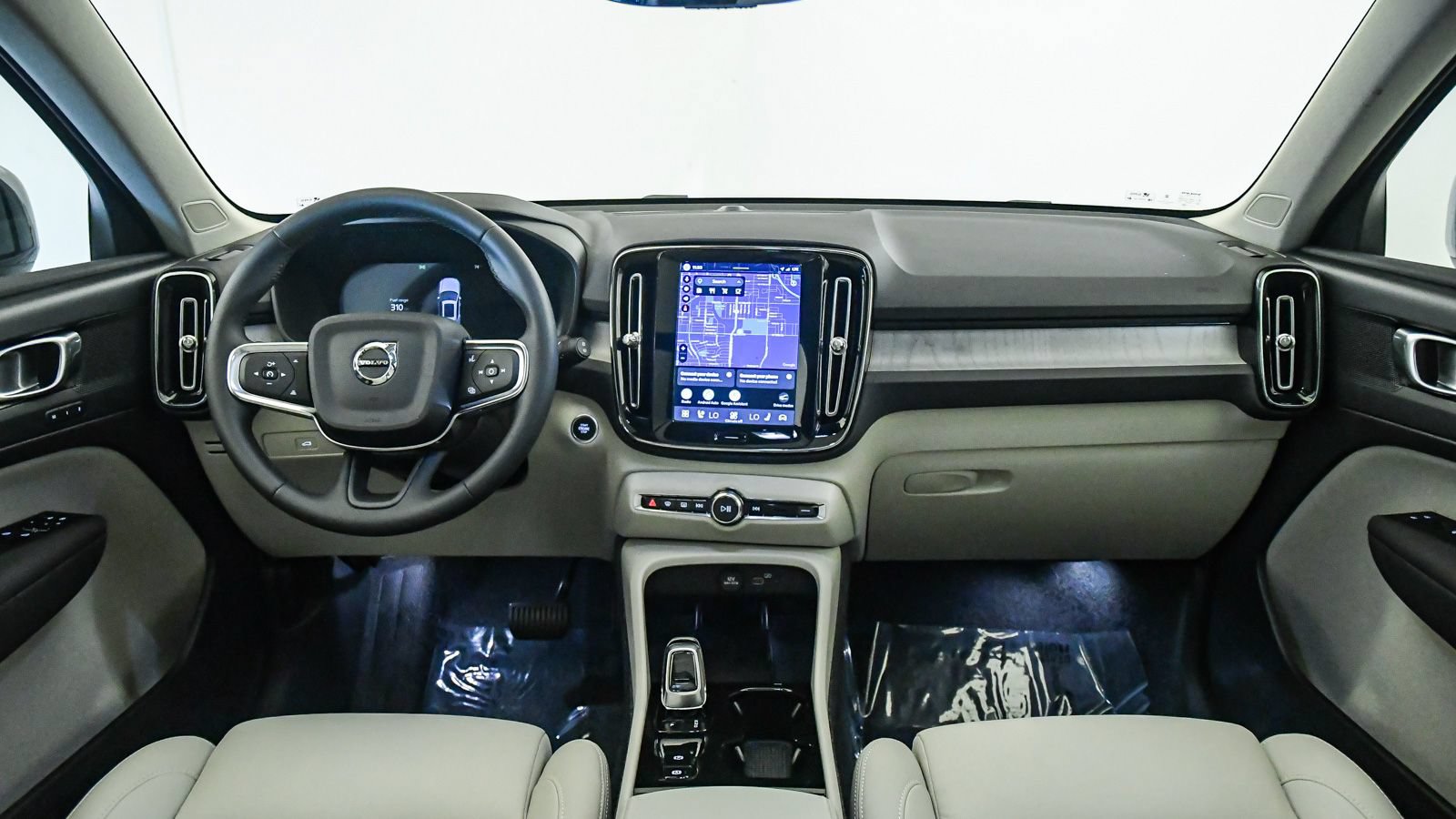 Certified 2026 Volvo XC40 B5 Plus AWD/4WD image 15