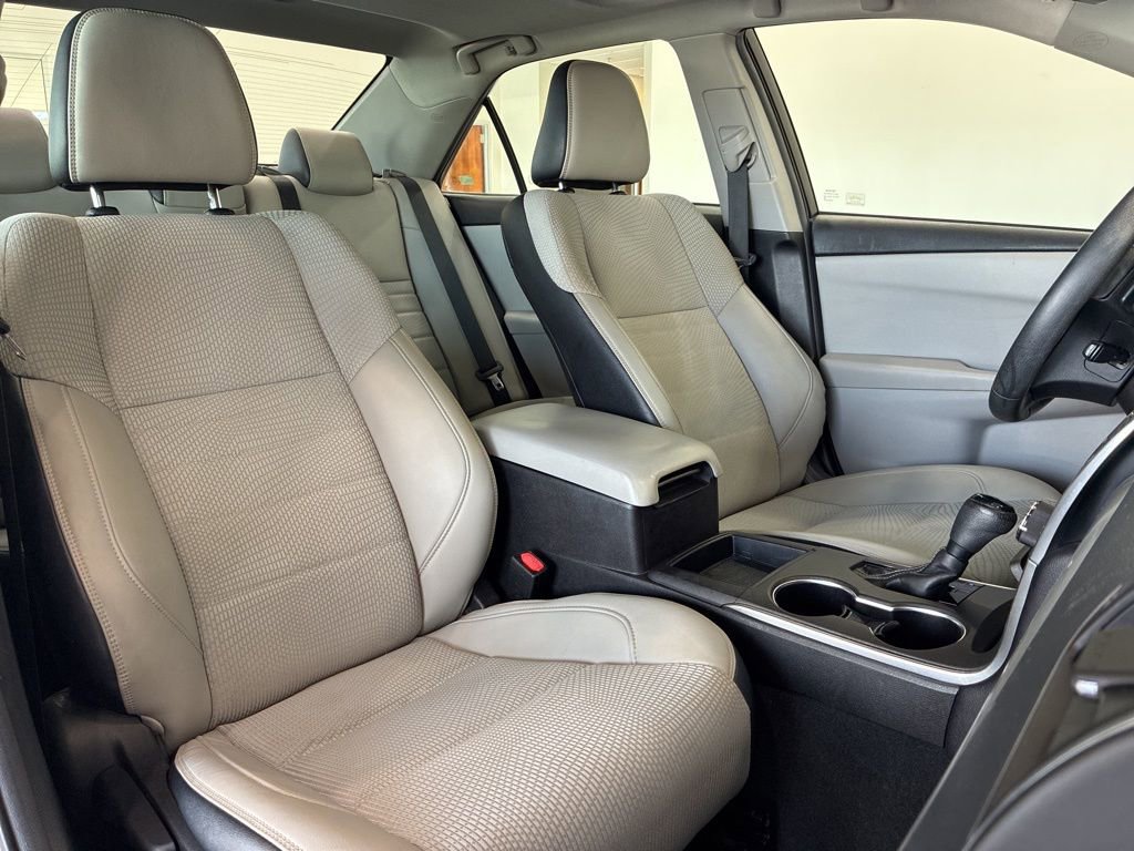 Used 2017 Toyota Camry SE w/ Moonroof Package image 19