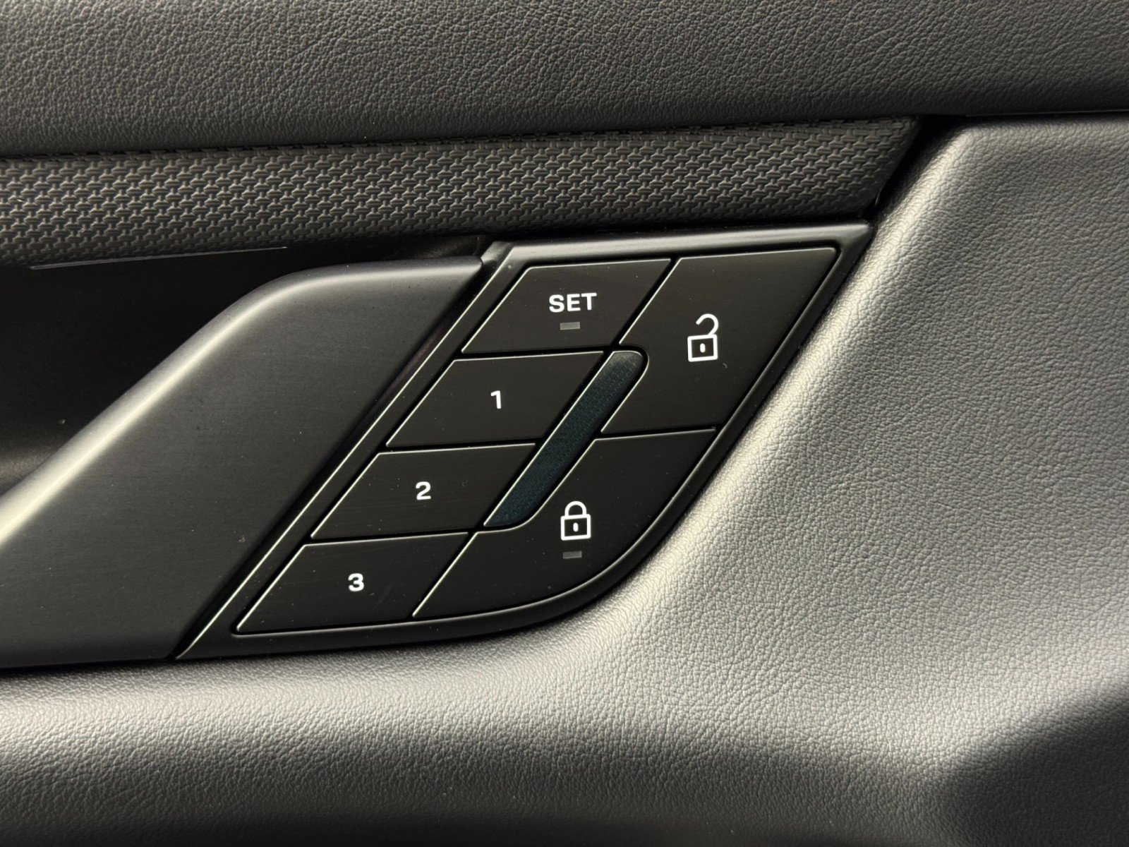 Used 2023 Porsche Taycan 4S w/ Performance Package AWD/4WD image 18