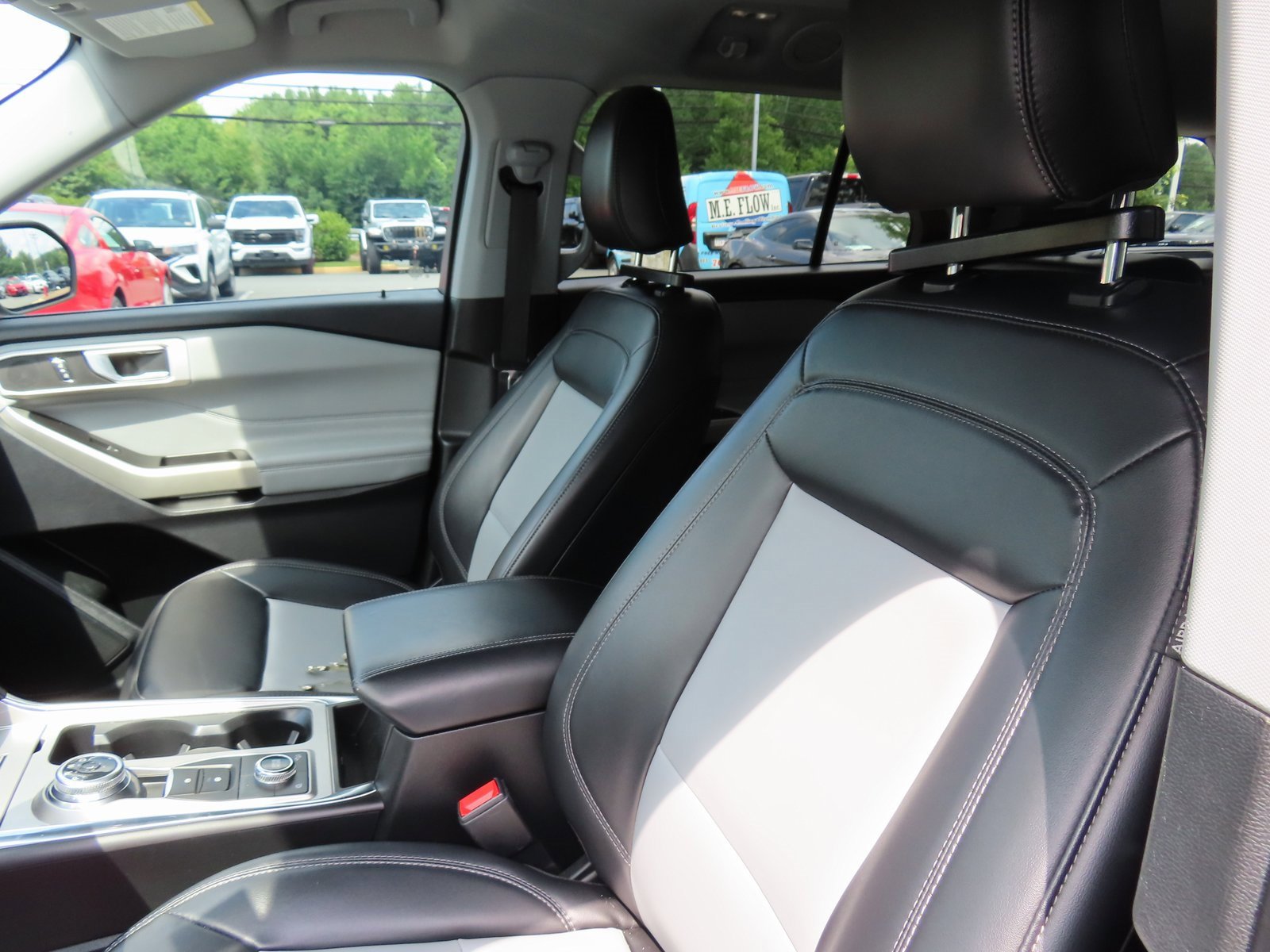 Used 2022 Ford Explorer XLT w/ Equipment Group 202A image 30